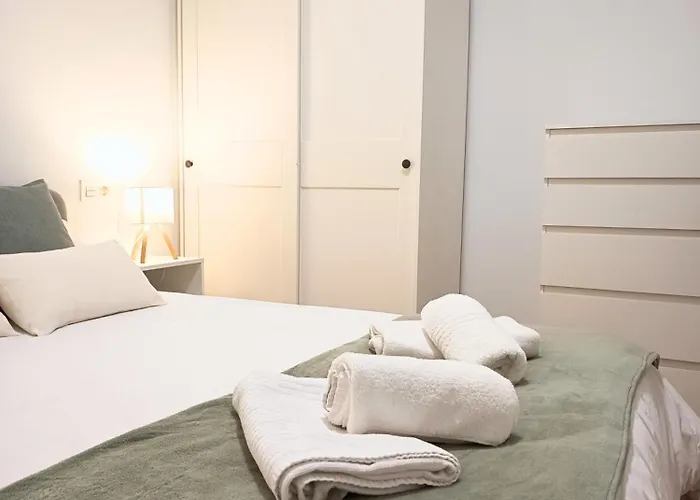 Modern Plaza De Toros Apartment With Free Parking