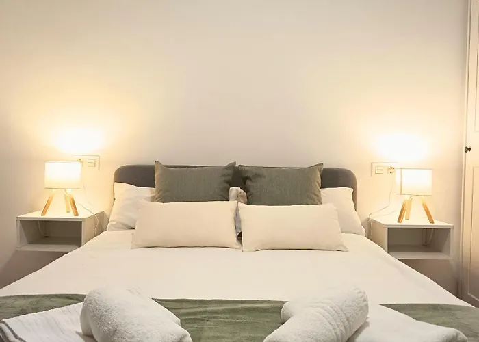 Modern Plaza De Toros Apartment With Free Parking
