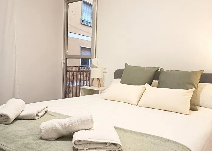 Modern Plaza De Toros Apartment With Free Parking
